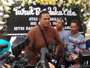 Rekan Artis Kenang Renita Sukardi yang Tak Pernah Keluhkan Penyakitnya