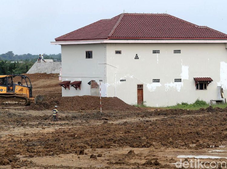 Deretan Potret Rumah Ogah Digusur Nangkring Tengah Jalan, Ada yang di Indonesia