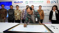 Langkah sinergi ini diharapkan akan mempercepat peningkatan literasi keuangan bagi masyarakat yang memiliki akses terbatas ke lembaga keuangan, baik lembaga keuangan asuransi maupun perbankan guna mendukung upaya kedua perusahaan dalam menambah nasabah dan peserta Program JKN-KIS.