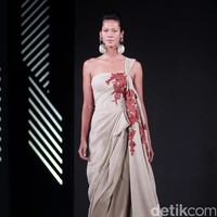 Koleksi Andreas Odang mengangkat tema Le Memoire di Fashion Nation 2017. Senayan City. Jakarta. [Foto: Mohammad Abduh/Wolipop]