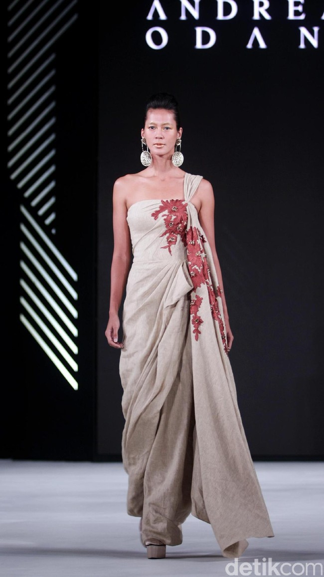 Koleksi Andreas Odang mengangkat tema Le Memoire di Fashion Nation 2017. Senayan City. Jakarta. [Foto: Mohammad Abduh/Wolipop]