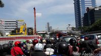 Potret Lalin di Pancoran yang Tambah Macet karena Proyek Flyover