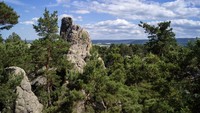 Inilah formasi batuan yang disebut Teufelsmauer di Blankenburg. Nah Teufelmauer sendiri artinya Tembok Iblis (Blankenburg Tourismus)