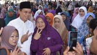 Djan Faridz foto bersama peserta pengajian.