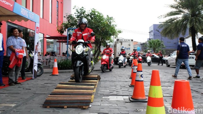 Honda Targetkan Bisa Kirim Lebih Banyak Skuter Retro Ini di Daerah