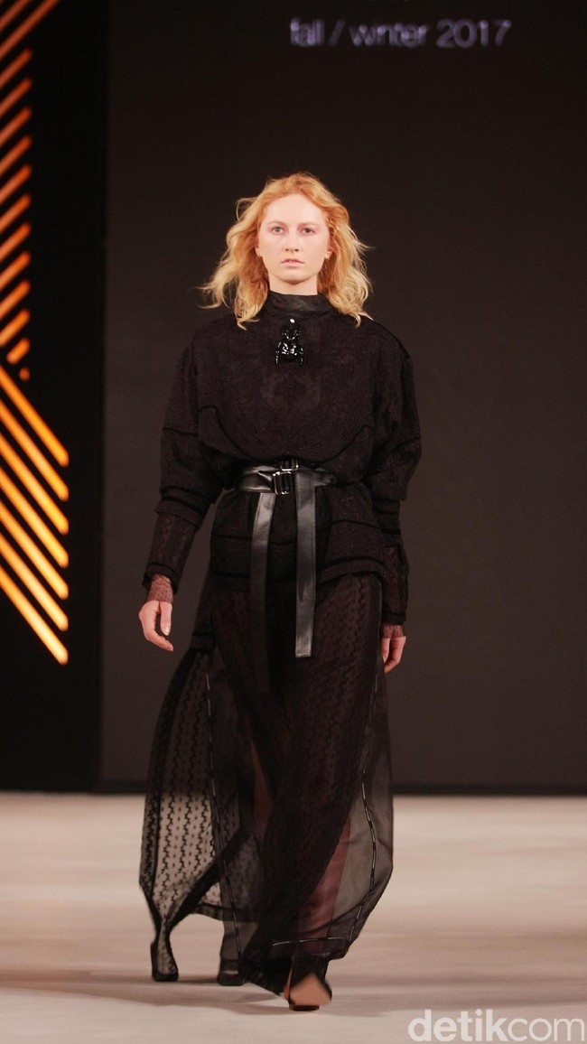 Koleksi Sapto Djojokartiko di Fashion Nation 2017. Senayan City. Jakarta. [Foto: Mohammad Abduh/Wolipop]