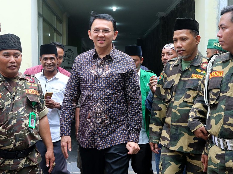 Ahok: Nggak Ada Mundur-mundur, Maju Terus Kok Ahok: Nggak Ada Mundur-mundur, Maju Terus Kok
