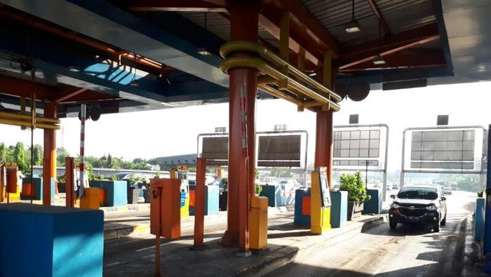Gerbang Tol Karang Tengah