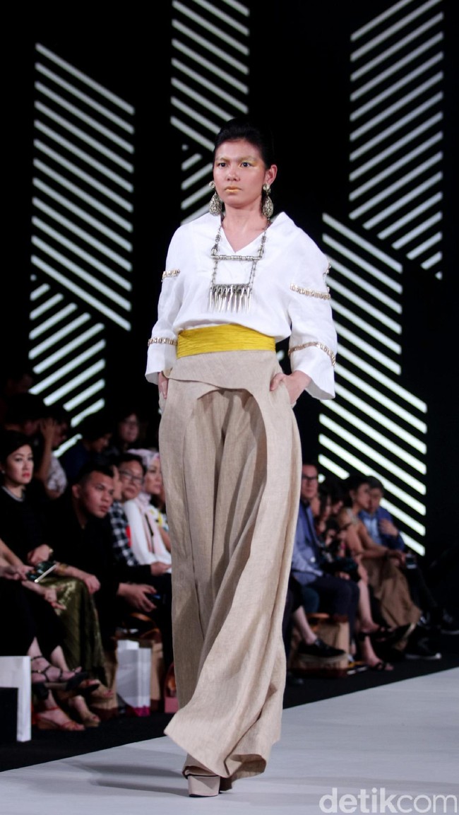 Koleksi Andreas Odang mengangkat tema Le Memoire di Fashion Nation 2017. Senayan City. Jakarta. [Foto: Mohammad Abduh/Wolipop]