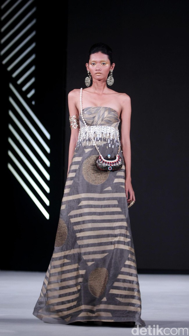 Koleksi Andreas Odang mengangkat tema Le Memoire di Fashion Nation 2017. Senayan City. Jakarta. [Foto: Mohammad Abduh/Wolipop]