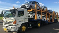 Sebuah car hauler trailer (truk pengangkut mobil) tengah membawa New Agya yang baru diluncurkan PT Toyota-Astra Motor (TAM). Dok, Toyota.