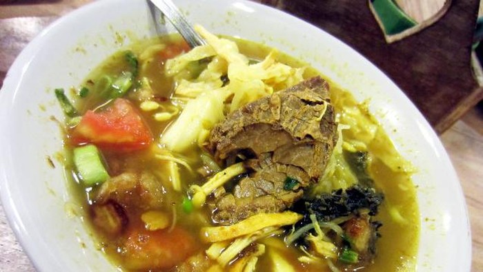 Di Senopati Bisa Cicip Soto hingga Ayam Betutu di 4 