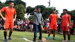 Keseruan Djarot Main Bola Bareng Persija Jakarta