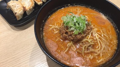 Di Sini Ada Paduan Ramen Tantan dengan Gyoza Panggang yang Empuk Gurih