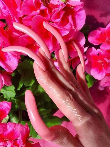 Penampakan Wanita yang Tidak Potong Kuku Selama 3 Tahun 