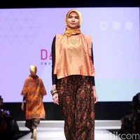 Koleksi DAUKY Fashion Hijab di Muslim Fashion Festival 2017. Jakarta Convention Center. Senayan. Jakarta. [Foto: Mohammad Abduh/Wolipop]