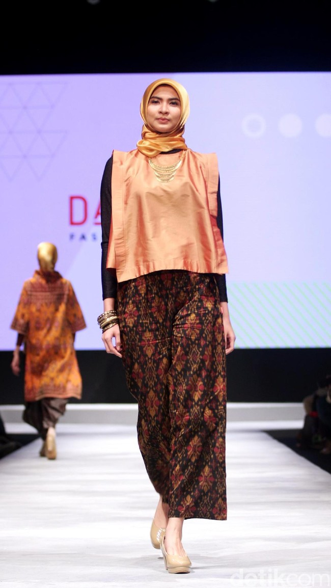 Koleksi DAUKY Fashion Hijab di Muslim Fashion Festival 2017. Jakarta Convention Center. Senayan. Jakarta. [Foto: Mohammad Abduh/Wolipop]