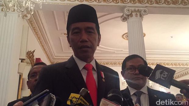 Presiden Jokowi memberikan tanggapan soal teror terhadap penyidik KPK Novel Baswedan di Istana, Selasa (11/4/2017)