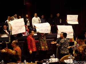 Paripurna Ribut dan Anggota DPD WO, OSO: Kayak Anak Kecil