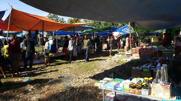 Keramaian Pasar Perbatasan Turiskain (Fitraya/detikTravel)