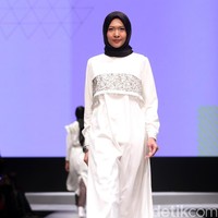 Koleksi DAUKY Fashion Hijab di Muslim Fashion Festival 2017. Jakarta Convention Center. Senayan. Jakarta. [Foto: Mohammad Abduh/Wolipop]