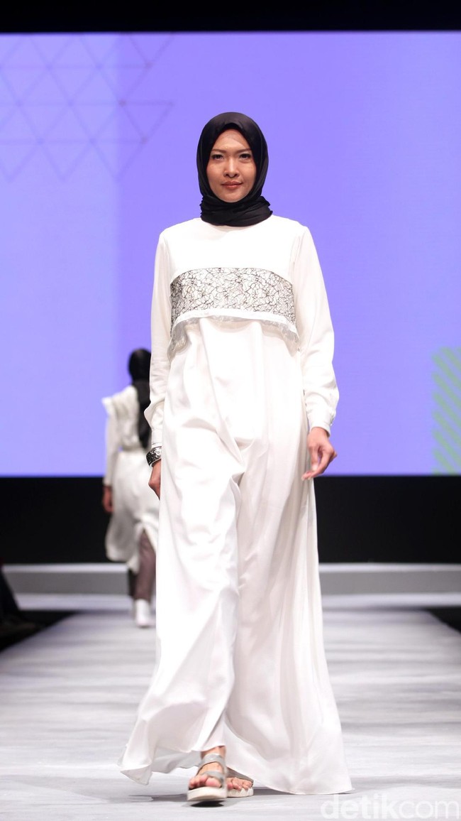Koleksi DAUKY Fashion Hijab di Muslim Fashion Festival 2017. Jakarta Convention Center. Senayan. Jakarta. [Foto: Mohammad Abduh/Wolipop]