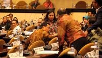 Sidang yang digelar di gedung nusantara V DPR, Senayan, Jakarta, Selasa (11/4/2017) ini sedari awal telah ricuh. Kericuhan memuncak saat mikrofon meja anggota mati tanpa alasan.