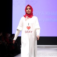 Koleksi DAUKY Fashion Hijab di Muslim Fashion Festival 2017. Jakarta Convention Center. Senayan. Jakarta. [Foto: Mohammad Abduh/Wolipop]