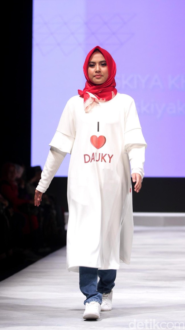 Koleksi DAUKY Fashion Hijab di Muslim Fashion Festival 2017. Jakarta Convention Center. Senayan. Jakarta. [Foto: Mohammad Abduh/Wolipop]