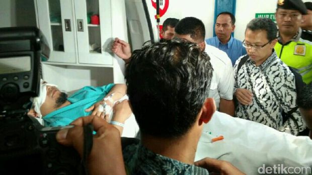 Novel Baswedan Dibawa ke Jakarta Eye Center Menteng