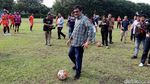 Keseruan Djarot Main Bola Bareng Persija Jakarta
