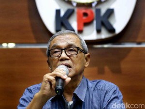 Busyro: Novel Disiram Air Keras Agar Buta dan Tak Bisa Kerja