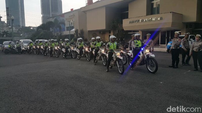 Polda Metro Sebar Tim Urai Atasi Macet Jakarta