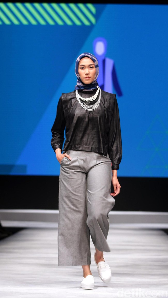 Koleksi DAUKY Fashion Hijab di Muslim Fashion Festival 2017. Jakarta Convention Center. Senayan. Jakarta. [Foto: Mohammad Abduh/Wolipop]
