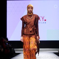 Koleksi DAUKY Fashion Hijab di Muslim Fashion Festival 2017. Jakarta Convention Center. Senayan. Jakarta. [Foto: Mohammad Abduh/Wolipop]
