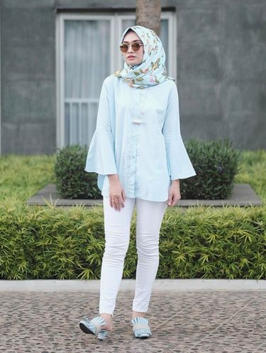 Foto: <i>Printed Scarf</i>, Tren Kerudung yang Dipakai Zaskia Hingga Dian Pelangi