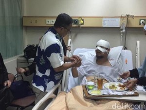 Begini Penampakan Novel Baswedan dengan Wajah Dililit Perban