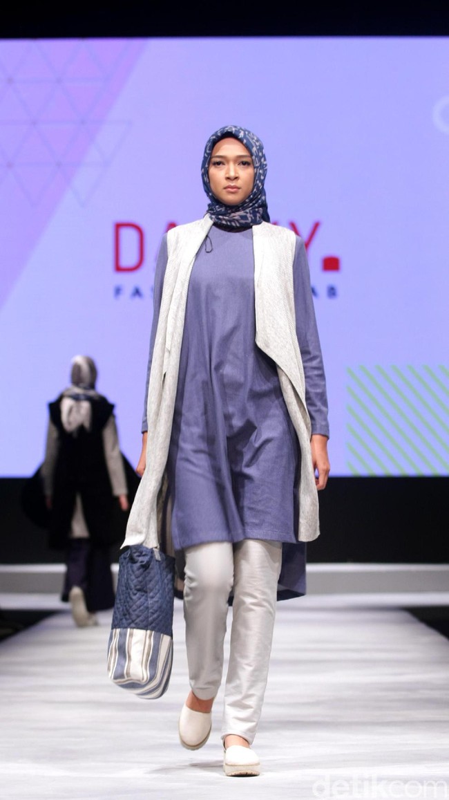 Koleksi DAUKY Fashion Hijab di Muslim Fashion Festival 2017. Jakarta Convention Center. Senayan. Jakarta. [Foto: Mohammad Abduh/Wolipop]