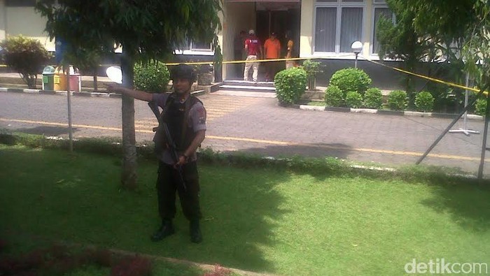 Ini Identitas Pria Bercadar yang Serang Mapolres dan Lukai 2 Polisi