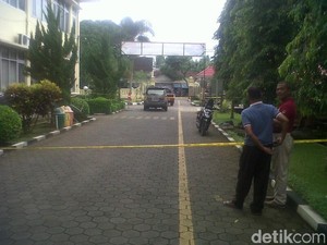 Berikat Kepala Lambang ISIS, Ibnu Beraksi dengan Dua Senjata Tajam