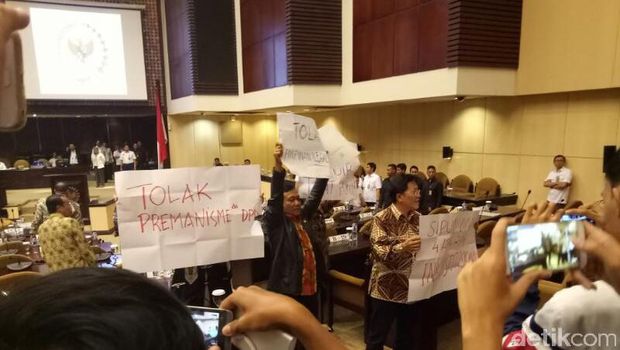 Anggota DPD walk out dari paripurna yang dipimpin OSO /