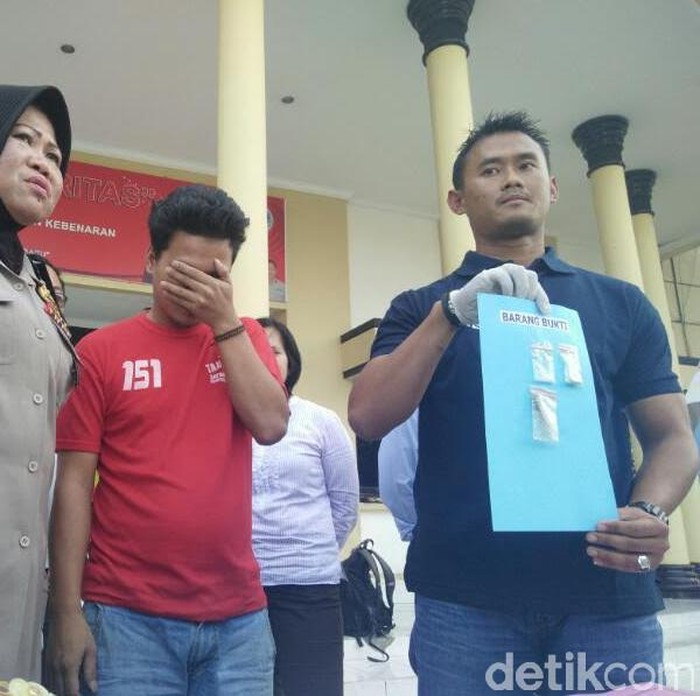 Frustasi Sepi Order, Penyanyi Dangdut ini Edarkan Sabu