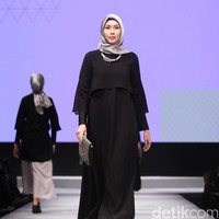 Koleksi DAUKY Fashion Hijab di Muslim Fashion Festival 2017. Jakarta Convention Center. Senayan. Jakarta. [Foto: Mohammad Abduh/Wolipop]