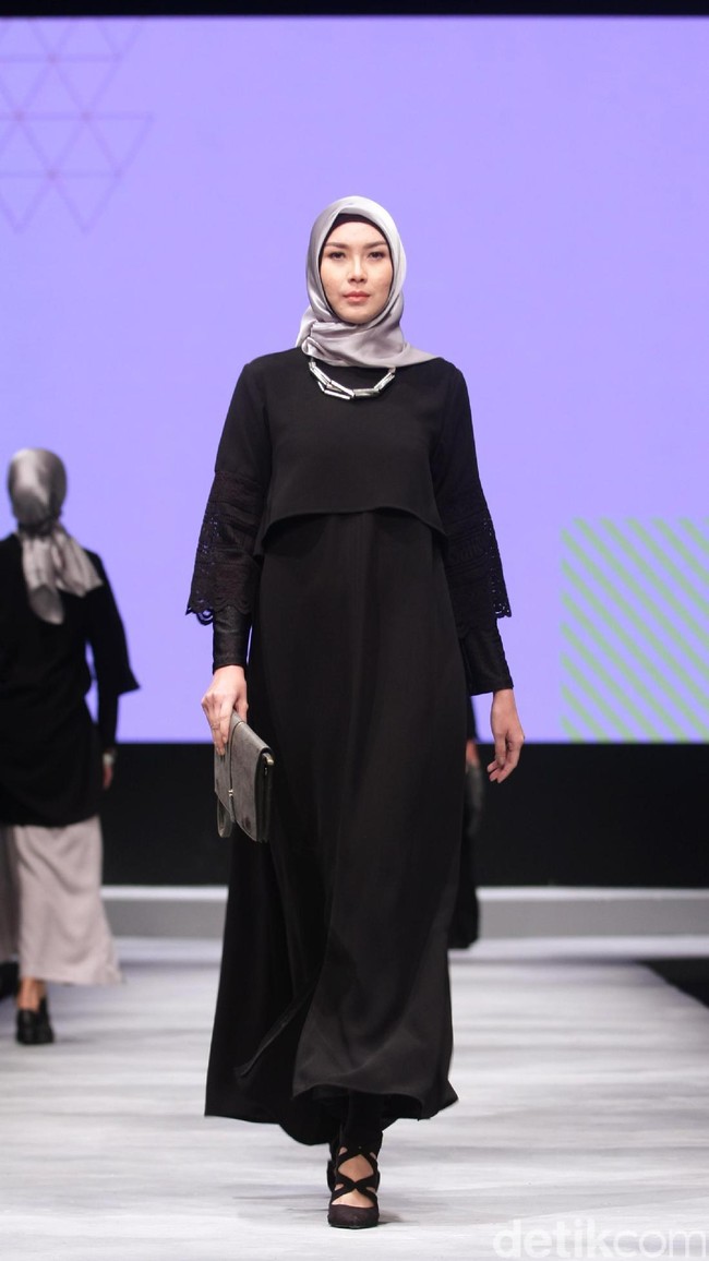 Koleksi DAUKY Fashion Hijab di Muslim Fashion Festival 2017. Jakarta Convention Center. Senayan. Jakarta. [Foto: Mohammad Abduh/Wolipop]