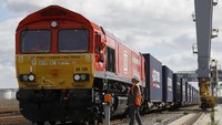 Rencananya kereta tersebut akan menempuh perjalanan sepanjang 12.070 KM. Peter Nicholls/Reuters.