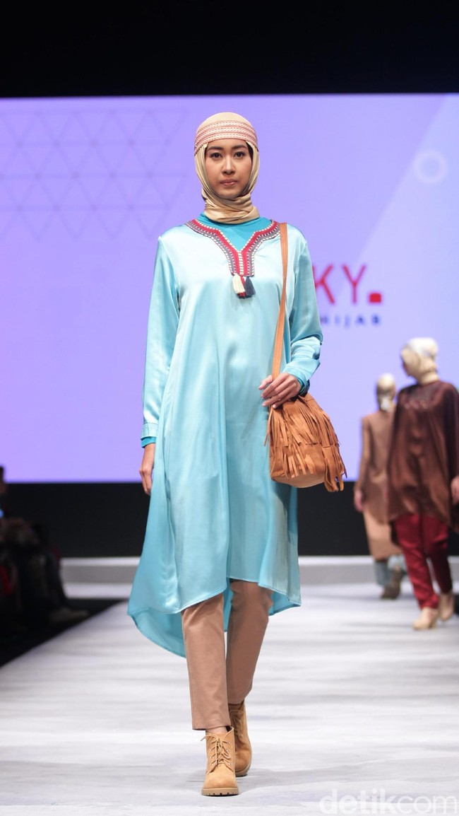 Koleksi DAUKY Fashion Hijab di Muslim Fashion Festival 2017. Jakarta Convention Center. Senayan. Jakarta. [Foto: Mohammad Abduh/Wolipop]