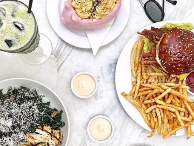 Ini 8 Selebriti Hollywood yang Punya Usaha Restoran (1)