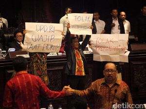 Sidang Paripurna Kembali Ricuh dan Memanas