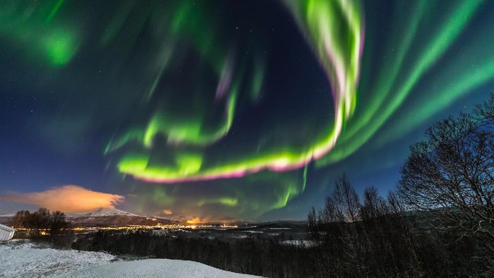 Cahaya aurora. Foto: (Visit Senja/Facebook) Cahaya aurora. Foto: (Visit Senja/Facebook)