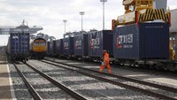 Saat ini, kereta tersebut memang masih fokus untuk membawa barang dagangan. Peter Nicholls/Reuters.